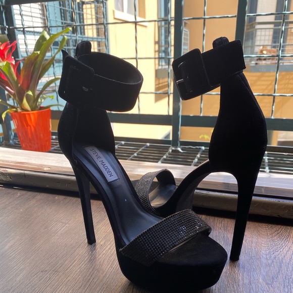 Steve Madden Shoes - Black platform Steven madden heels
